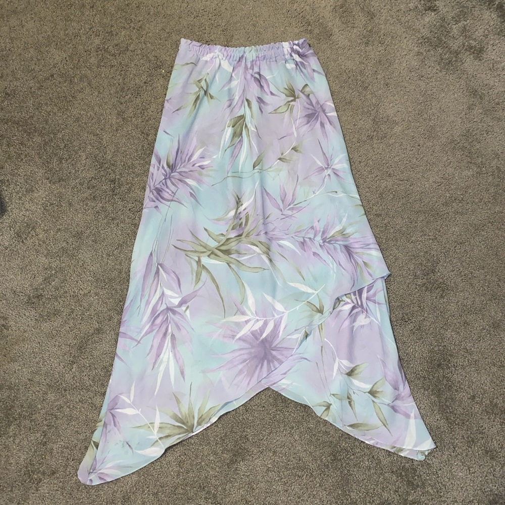 No label long skirt with layers! sz: 6 with elastic waist! Machine washable!